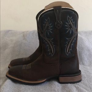 Ariat QuickDraw cowboy boots.